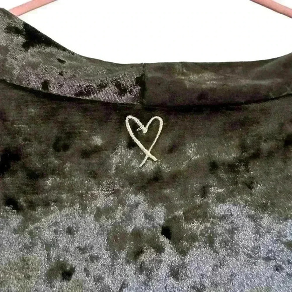 Victoria’s Secret Black/Green Velvet Robe - Picture 6 of 6